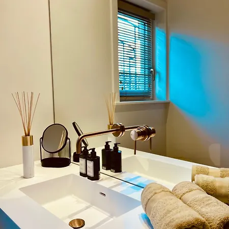 Gelijkvloers Met Prive Parking アパート *