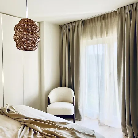 Gelijkvloers Met Prive Parking *