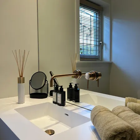 Gelijkvloers Met Prive Parking アパート