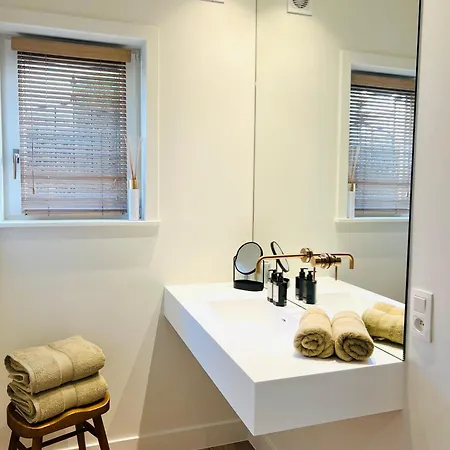 Gelijkvloers Met Prive Parking