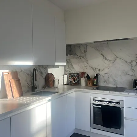 Gelijkvloers Met Prive Parking דירה *