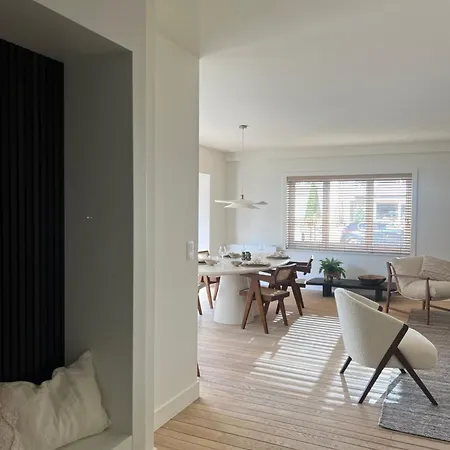 Gelijkvloers Met Prive Parking アパート クノック・ヘイスト