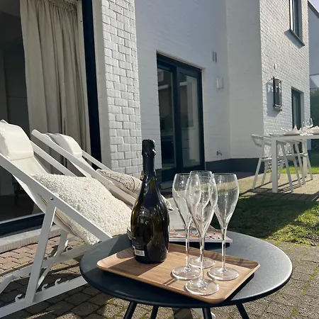 Gelijkvloers Met Prive Parking アパート クノック・ヘイスト