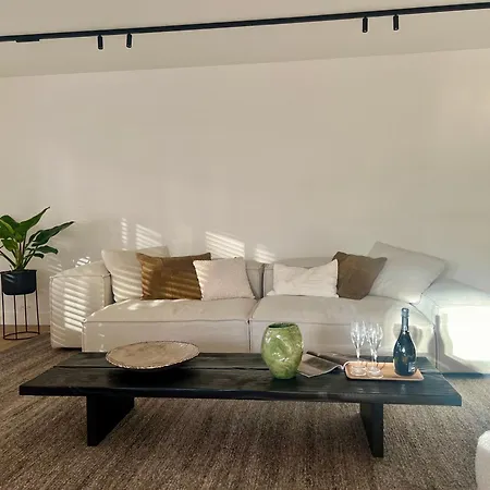 Gelijkvloers Met Prive Parking * クノック・ヘイスト