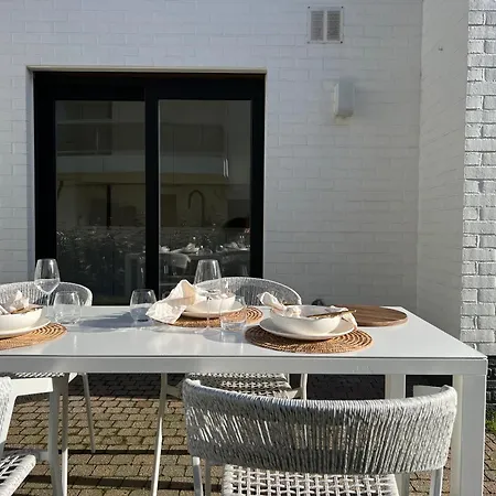 Gelijkvloers Met Prive Parking * クノック・ヘイスト