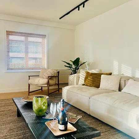 Gelijkvloers Met Prive Parking クノック・ヘイスト