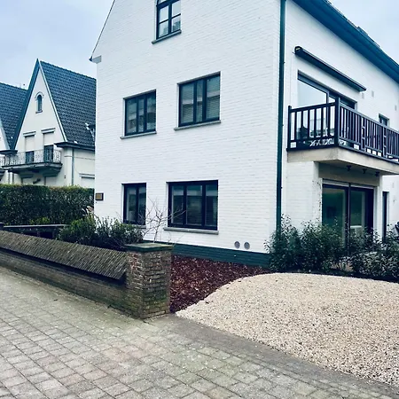 Gelijkvloers Met Prive Parking アパート *