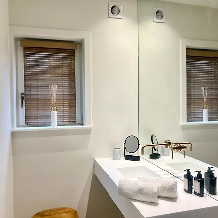 Gelijkvloers Met Prive Parking * クノック・ヘイスト