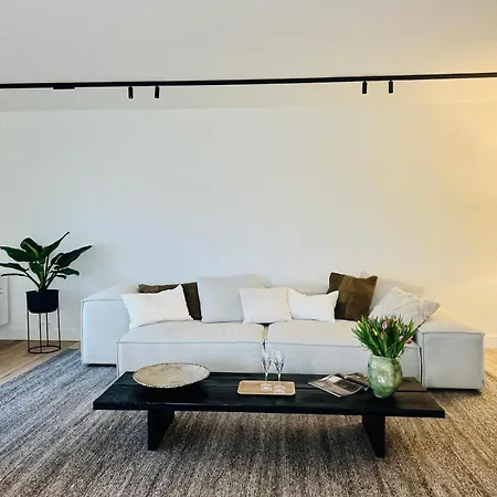 Gelijkvloers Met Prive Parking *