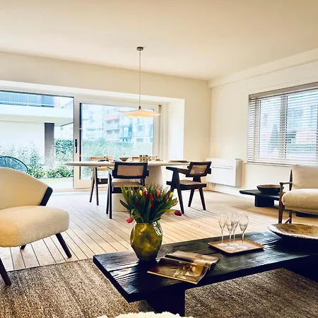 Gelijkvloers Met Prive Parking *